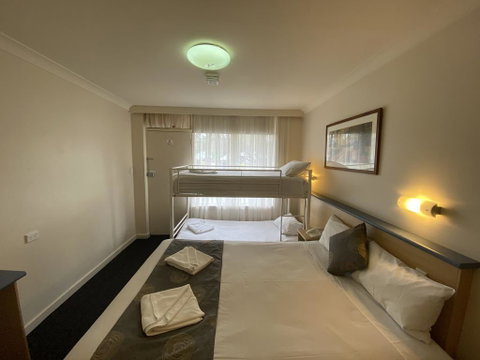 Welcome Inn 277 - Foster Accommodation 2