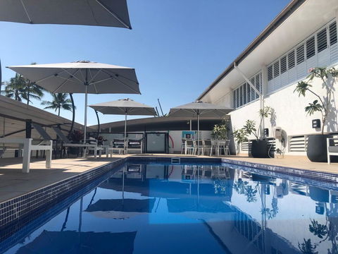Welcome To The Centre Of Paradise - Foster Accommodation 0