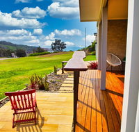 Whale Studio Apartment 1a Ocean Street - Foster Accommodation