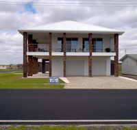 White Caps BB Apartment - Foster Accommodation