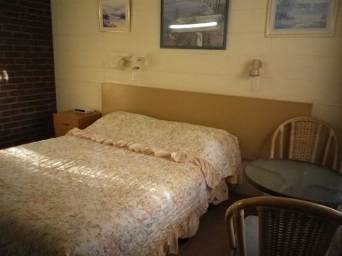 White Lanterns Motel - Foster Accommodation 3