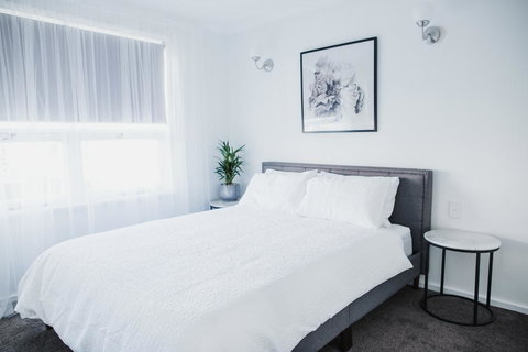 White On Wright Clare - Foster Accommodation 3