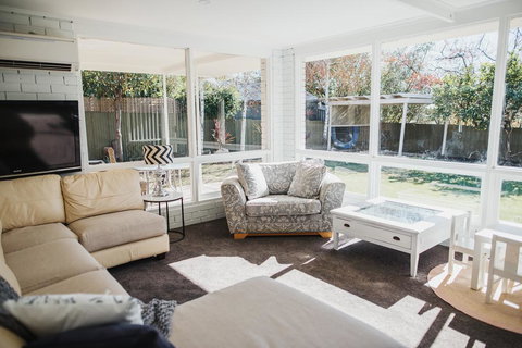 White On Wright Clare - Foster Accommodation 2