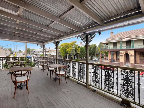 William Arnott Hotel - Foster Accommodation 1