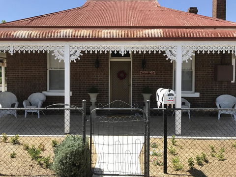 Woodstock Cottage - Foster Accommodation 0