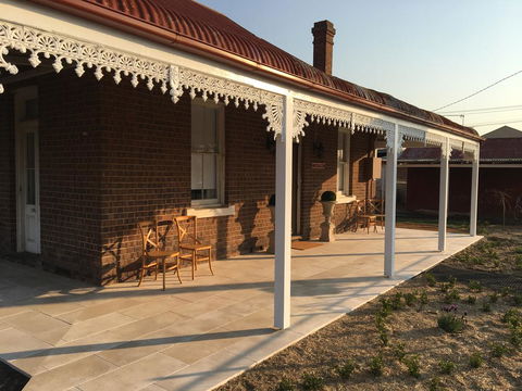 Woodstock Cottage - Foster Accommodation 3