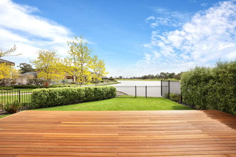Xus Residence - Foster Accommodation 1