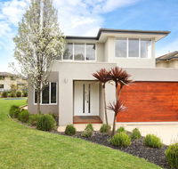 Xus Residence - Foster Accommodation
