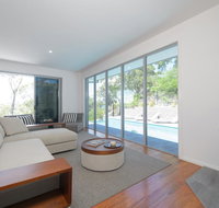 YARINGA - Retreat Style Accomodation with Swimming Pool - Foster Accommodation