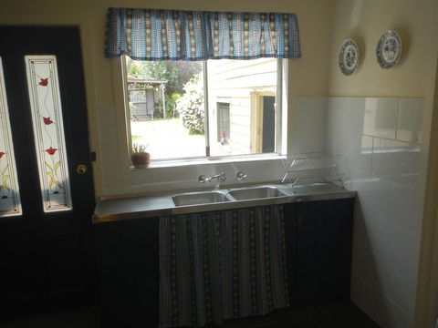 Yarram Cottage: Art And Accommodation - Foster Accommodation 2