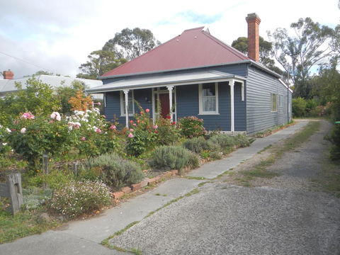 Yarram Cottage: Art And Accommodation - Foster Accommodation 1