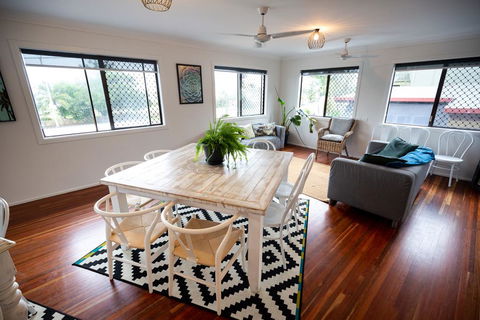 Yeppoon Beachhouse - Foster Accommodation 2