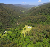 Yeola - Lush location with river access - Foster Accommodation