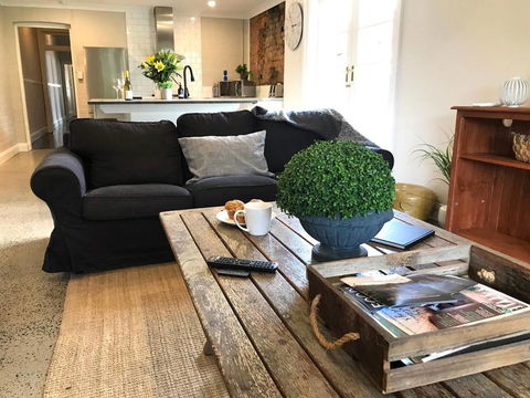 YSG The Edward Townhouse 151 - Walk To Town - Foster Accommodation 0