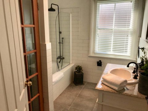 YSG The Edward Townhouse 153 - Walk To Town - Foster Accommodation 2