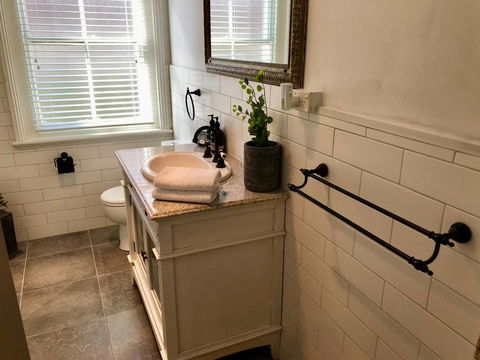 YSG The Edward Townhouse 153 - Walk To Town - Foster Accommodation 3