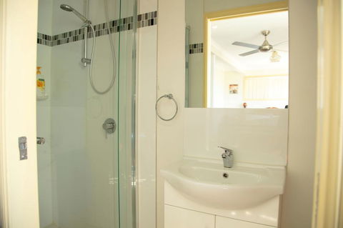 Zen Escape Guest House - Foster Accommodation 1