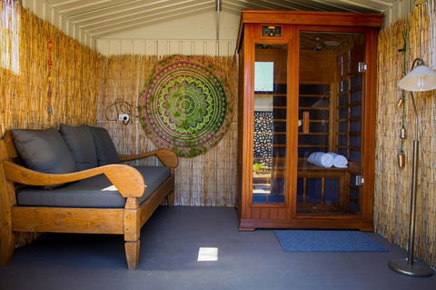 Zen Escape Guest House - Foster Accommodation 2
