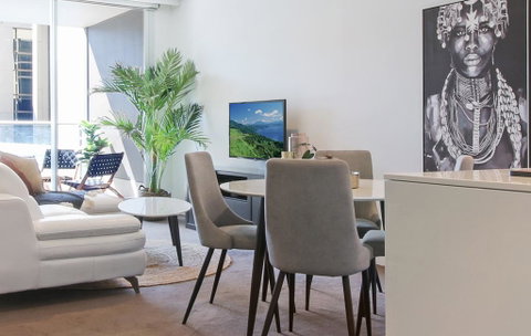Lux 2BR On Hindmarsh SQ - Foster Accommodation 1