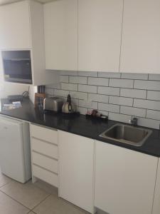 Direct Hotels - North Shore Kawana - Foster Accommodation 4
