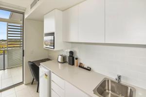 Direct Hotels - North Shore Kawana - Foster Accommodation 6