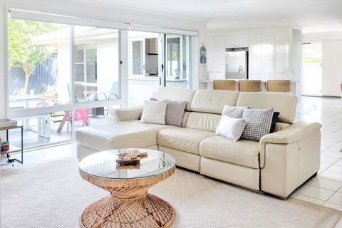 Relax At Bokarina Beach House Walk To Beach Relax By The Pool - Foster Accommodation 0
