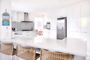 Relax At Bokarina Beach House Walk To Beach Relax By The Pool - Foster Accommodation 3