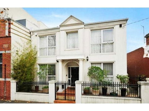 Abbotsford Private Rooms & Pods - 15 Charles Homestay - Foster Accommodation 0