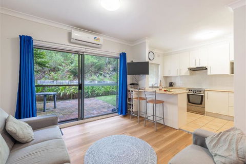 Adriana 4 Open Plan Living With Backyard - Foster Accommodation 0