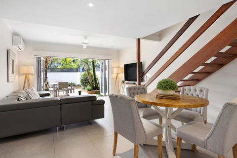 Affordable Pet Friendly Noosa Escape - Foster Accommodation 1