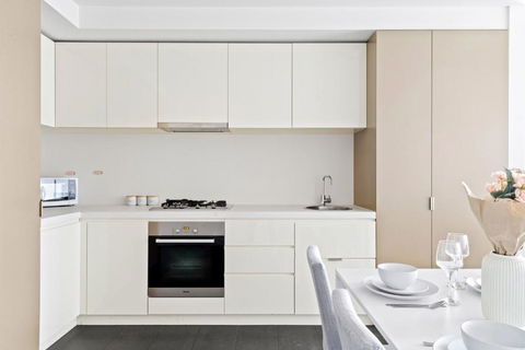 A 2BR Apt Near Melbourne Central Amazing Views - Foster Accommodation 2