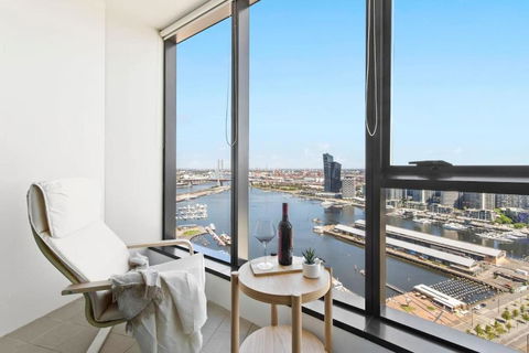 A 2BR Apt With Amazing Harbor Views FREE Parking - Foster Accommodation 0