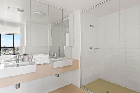 A 2BR Apt With Amazing Harbor Views FREE Parking - Foster Accommodation 2