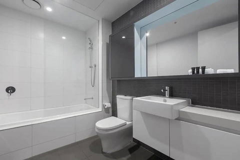 A 3BR Apt Next To Melbourne Zoo FREE Parking - Foster Accommodation 3