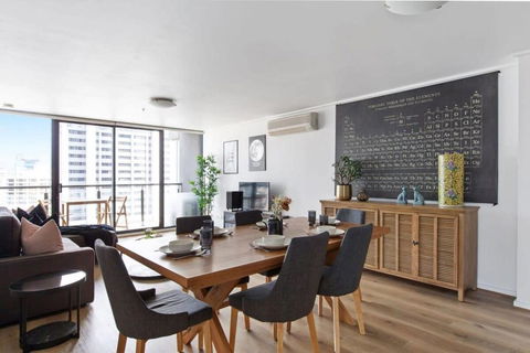A 3BR Apt Next To Southern Cross FREE Parking - Foster Accommodation 0