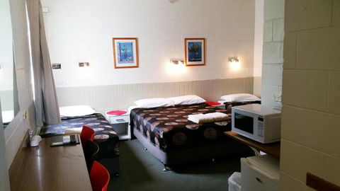 A&A Lodge Motel - Foster Accommodation 1