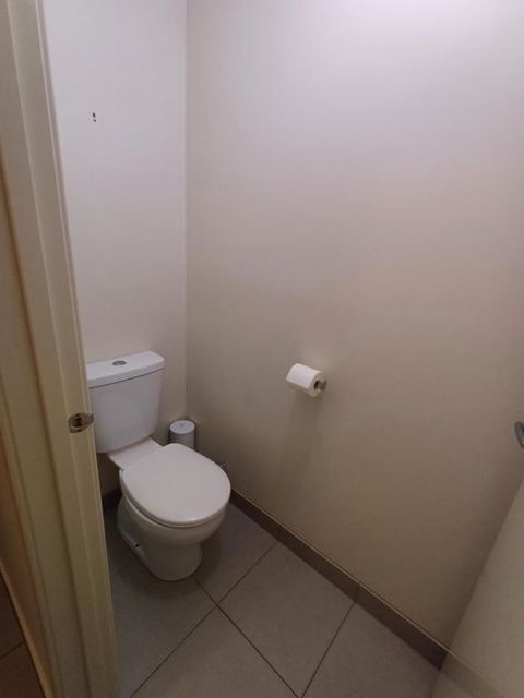 A Beautiful And Spacious Home - Foster Accommodation 1