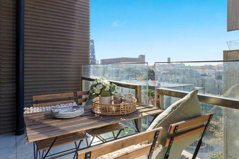 A Chic 2BR Apt Near Melbourne Uni FREE Parking - Foster Accommodation 4