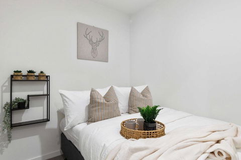 A Chic 2BR Apt Right Next To Melbourne Central - Foster Accommodation 4