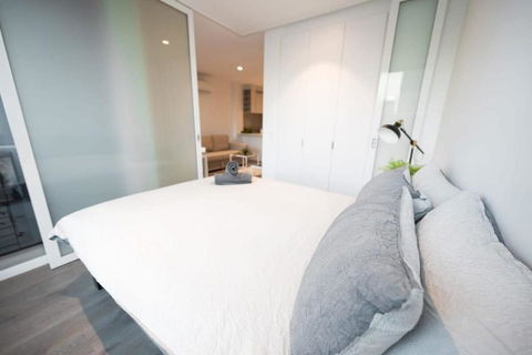 A Chic 2BR CBD Apartment Near Southern Cross - Foster Accommodation 1