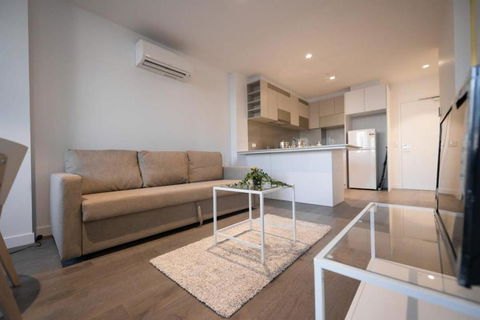 A Chic 2BR CBD Apartment Near Southern Cross - Foster Accommodation 3