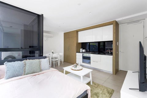 A Chic Apt With A Large Balcony Next To Grand Prix - Foster Accommodation 1
