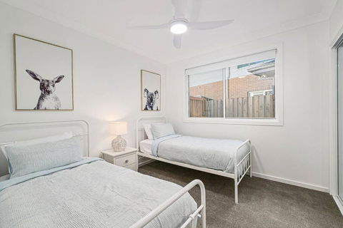 A Coastal Hideaway - Foster Accommodation 2