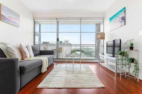 A Comfy & Spacious 2BR Apt Harbour View - Foster Accommodation 0