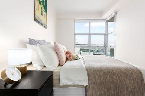 A Comfy & Spacious 2BR Apt Harbour View - Foster Accommodation 4