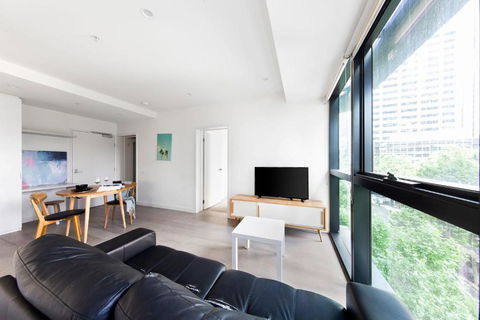 A Comfy 2BR Apt Next To QV & Melbourne Central - Foster Accommodation 0