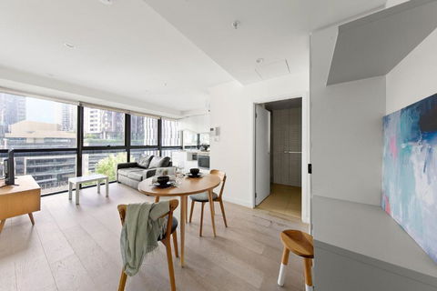 A Comfy 2BR Apt Next To QV & Melbourne Central - Foster Accommodation 3