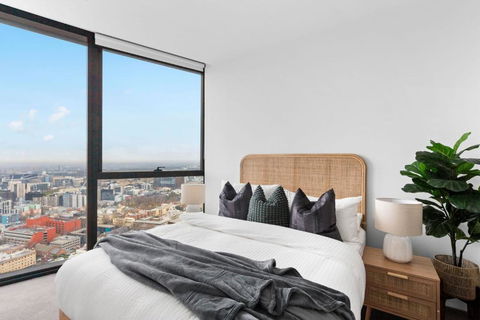 A Cozy 2BR Apt At Sapphire By The Gardens - Foster Accommodation 0