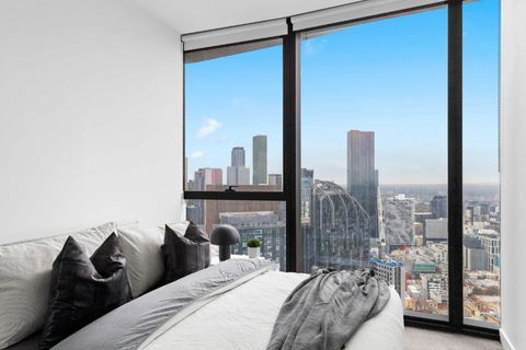 A Cozy 2BR Apt At Sapphire By The Gardens - Foster Accommodation 1