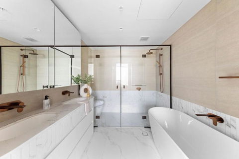 A Cozy 2BR Apt At Sapphire By The Gardens - Foster Accommodation 2